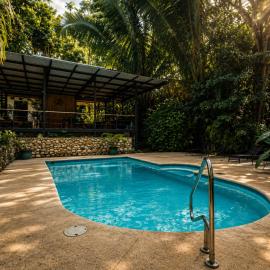 Believe Surf & Yoga Lodge Santa Teresa, hotel di Santa Teresa Beach