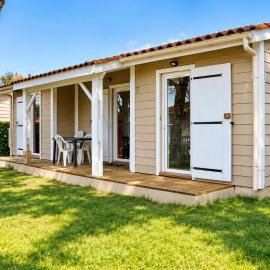 Chalet Mauzac- Piscine- Domaine Paisible、Rivièresのホテル