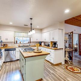 Creekside Cabin, hotelli kohteessa Crestline