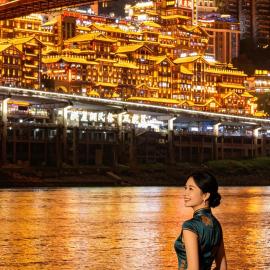 重庆解放碑洪崖洞俪思半岛酒店, hotelli kohteessa Chongqing