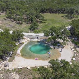Nest - Texas Tiny House with a Big View – hotel w mieście Spring Branch