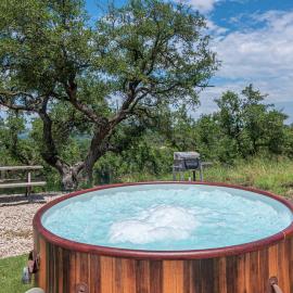 The Perch- Texas Tiny Haus with amazing views – hotel w mieście Spring Branch