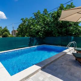 House Papinka with Private Pool & Garden - Happy Rentals
