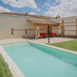Villa Almudena, Hotel in Nava de la Asunción
