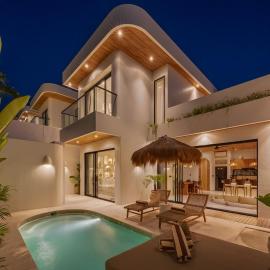 NEW 2BR VILLA with Rooftop Sauna, Ice Bath, Jacuzzi - Bingin, hotel u gradu Bingin Beach