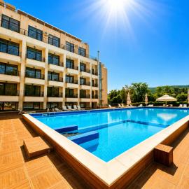 White Rock Castle Apartments - Pool & SPA