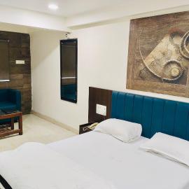 Hotel O Lal's Plaza