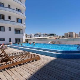 Bright Stylish Flat With Balcony & Shared Pool, hotell i Scala