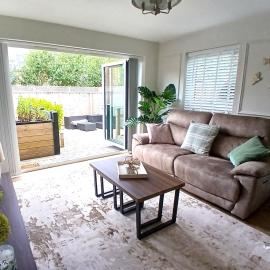 Luxury Modern Bungalow Louth - EV friendly & parking - Close to Riverside Walks & Pub, hotel in Louth