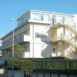 Hotel Domus, hotel v destinácii Marina di Massa