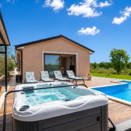 Villa Mihaela by Briskva