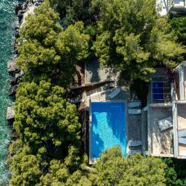 Waterfront Villa Dora by Villas Guide, hotel in Smokvica