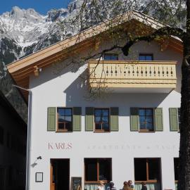 Karls Mittenwald - Design Apartments mit Alpenblick & Tagesbar im Herzen von Mittenwald, hotel i Mittenwald