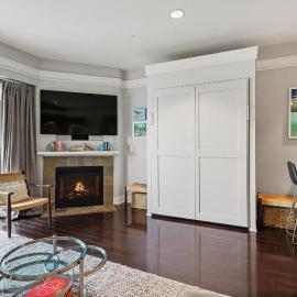 Experience comfort in King Suite 357, a cozy Bay Harbor retreat for 6.
