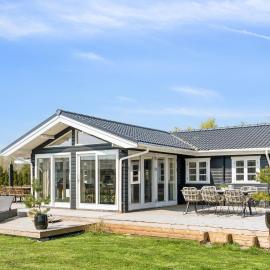 Lovely And Cozy Cottage With A Beautiful Terrace