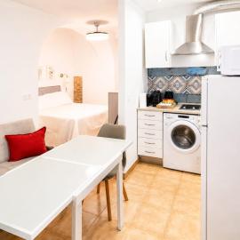 Encanto Histórico en Carmona - Estudio Bajo a un paso de Sevilla by beBalmy, hotel in Carmona