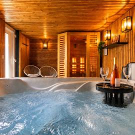 La Bulle Détente : Maison avec Jacuzzi et Sauna, hótel í Montrichard