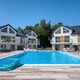 Łebska Osada- basen, parking, hotel em Żarnowska