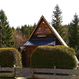 Charmantes Ferienhaus mit Garten, hotel en Siegsdorf