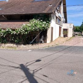 Maison confortable à Échenans - 55 m² avec jardin privé, hotel in Échenans