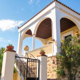 Picturesque Villa in Limnos + Enclosed Garden + Sea View โรงแรมในลิมนอส