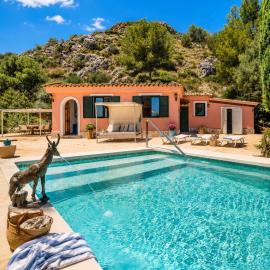 AGUAIT II - VILLA WITH PRIVATE MOUNTAIN PATH-BEACH APPROX 5 MIN WALKING BEACH,property belong Puerto Pollensa Villas and apartments, хотел в Пойенса