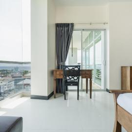 Karon Panorama Seaview 2 Bedroom Amazing Condo، فندق في شاطئ كارون