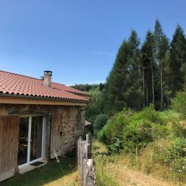 Le Four des Garniers La maison en pierres au bout du chemin, hotel v destinácii Estivareilles