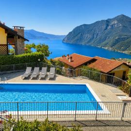 Happy Guest Apartments - Lake Panorama & Pool, хотел в Рива ди Солто