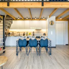 JANTAR RESORT Apartamenty PIAMOLA ze strefą sportową i grillem、ヤンタルのホテル