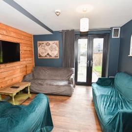 Large 8 Bedroom Budget Apartment in Headingley