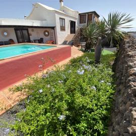 Guest House Ysabela Suite Privada y Habitaciones con Baño Compartido、ティアスのホテル