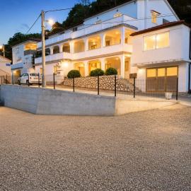 Apartments Marina โรงแรมในโลปาร์