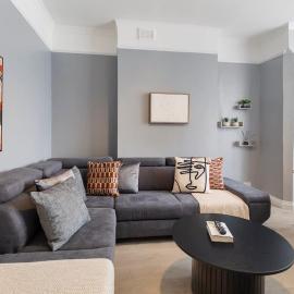 Bright & Spacious London Flat - Sleeps 9, hotel di London