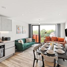 Luxuary 2BR Apt Sleeps 9, Wembley and Park Views