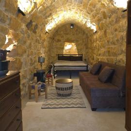 Eagles Nest Guesthouse- Garden Lily House, hotel u gradu 'Batroûn'
