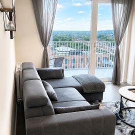 Modern Luxury Apartment with Skyline Views, hotel di Hatch End