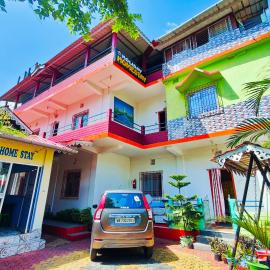 Holiday Homestay Jaldapara, hotel a Mādāri Hāt