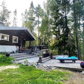 WALHALLA Kaksi Mökkiä, Maisemasauna ja Oma Rauha, hotel v destinaci Paalasmaa