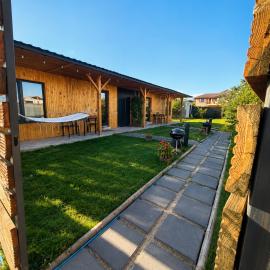 MR Tiny House - Private Parking, отель в городе Roşu