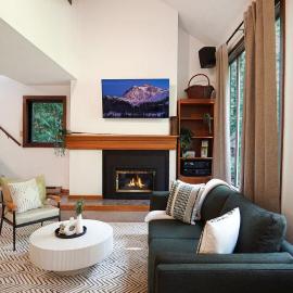 Cascade Peaks, hotell i Glacier
