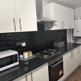 Lawson house Tv with Sky sports close to beach, football stadium, town centre