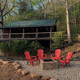 UnBearably Cozy - pool table, fire pit, central location, hotel a Bryson City