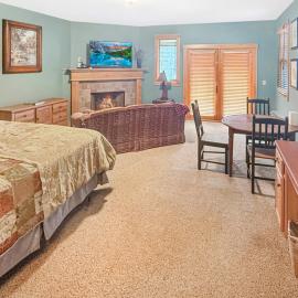 Fireplace Suite 17 at the Nantahala Village