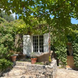 Petite Maison Provençale en pierre - Le Mazet