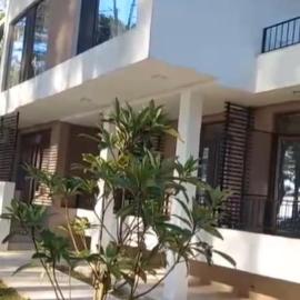 Апартамент на Вилле в Капровани, hotel in Urekis Sadguri