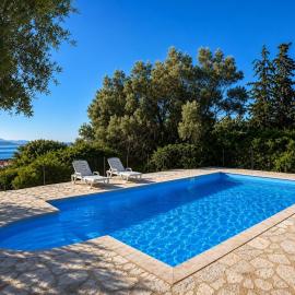Ulysse77 Sea View Home with Pool & Garden