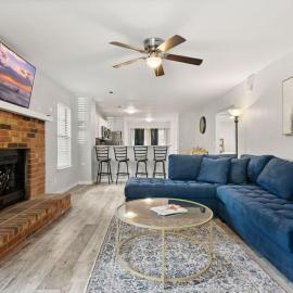 A Peaceful stay at The Pine Grove Retreat, hotel in Ladson