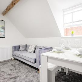 Top Floor Period Apartment City Centre 2BR