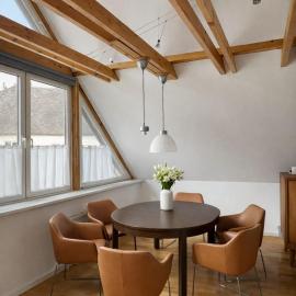 Bright apartment with large terrace & view of Krems, hotel Mautern an der Donauban